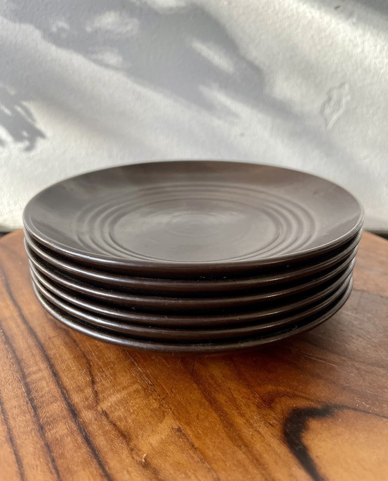 Image 1 of Ensemble de quatre tasses et soucoupes à café en faïence des années 1960 et plat de service