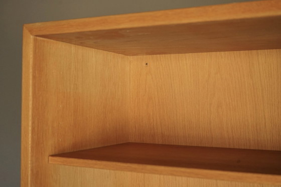 Image 1 of Eikenhouten boekenkast van Børge Mogensen voor Karl Andersson & söner. Zweden, jaren zestig
