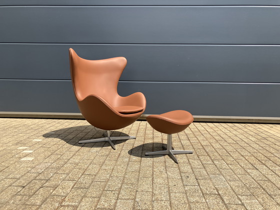 Image 1 of 2x Fritz Hansen Egg Chair + Ottoman en cuir Cognac NEUF !!!
