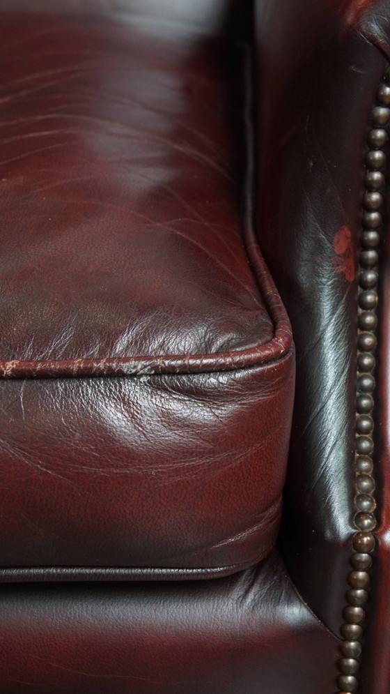 Image 1 of 2x Bordeauxrode rundleren oorfauteuils in Engelse stijl