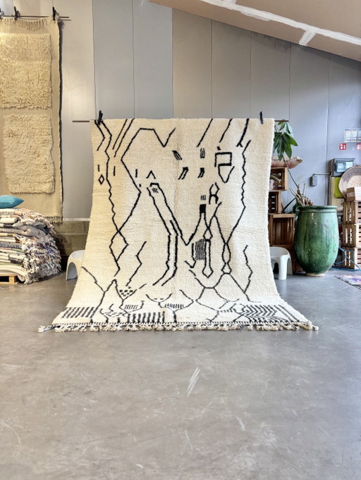 Alfombra bereber moderna - Diseño abstracto en blanco y negro (210 x 300 cm)