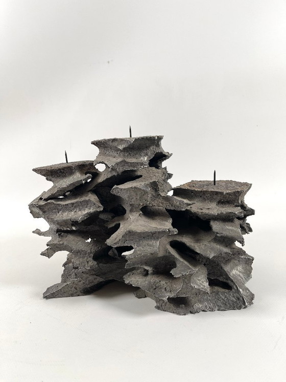 Image 1 of Bougeoir sculptural de style brutaliste en aluminium massif moulé