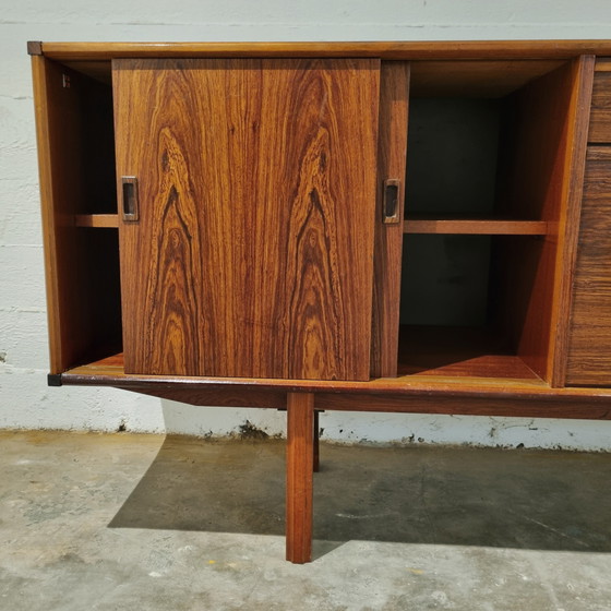 Image 1 of Bellissima credenza di grandi dimensioni di metà secolo con impiallacciatura in palissandro di Fristho, anni '60