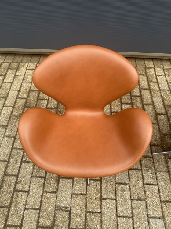 Image 1 of 2x Fritz Hansen Swan chair 1971 Cognac leder, NIEUWstaat!!