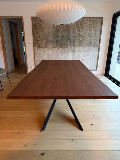 Mesa de comedor Spyder Wood de Philip Jackson