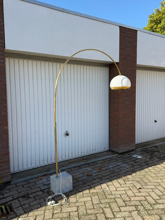 Lampada ad Arco Vintage Italiana Space Age Stile Harvey Guzzini, Lampade da terra, Marmo, Metallo, Dorato (foto 4 di 15)