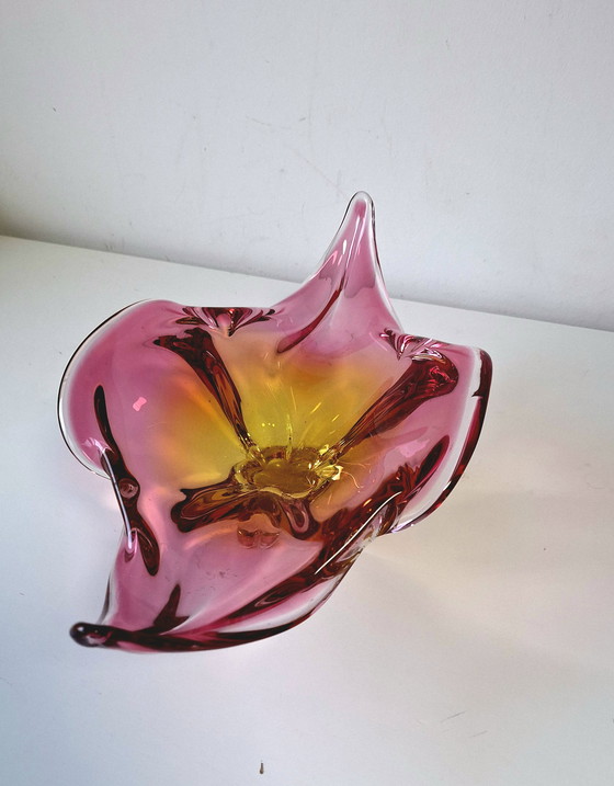 Image 1 of Ciotola di vetro rosa/giallo