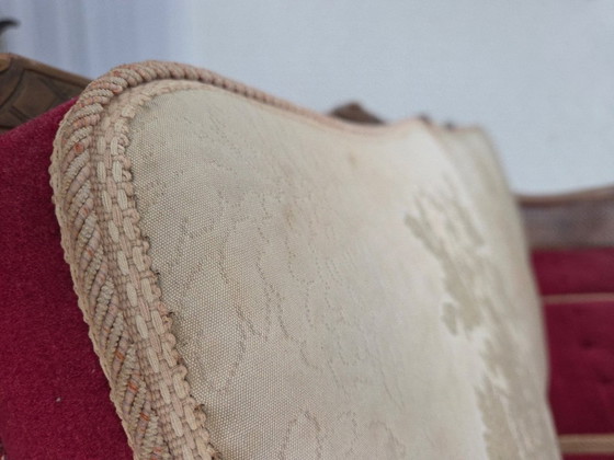 Image 1 of Canapé 3 places danois des années 1930, velours rouge, tissu d'ameublement en maille.