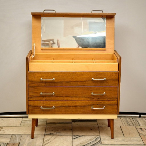Cómoda vintage, años 60, Checoslovaquia