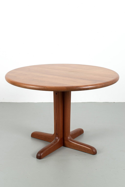 Ronde Deense eettafel, vol teak hout.