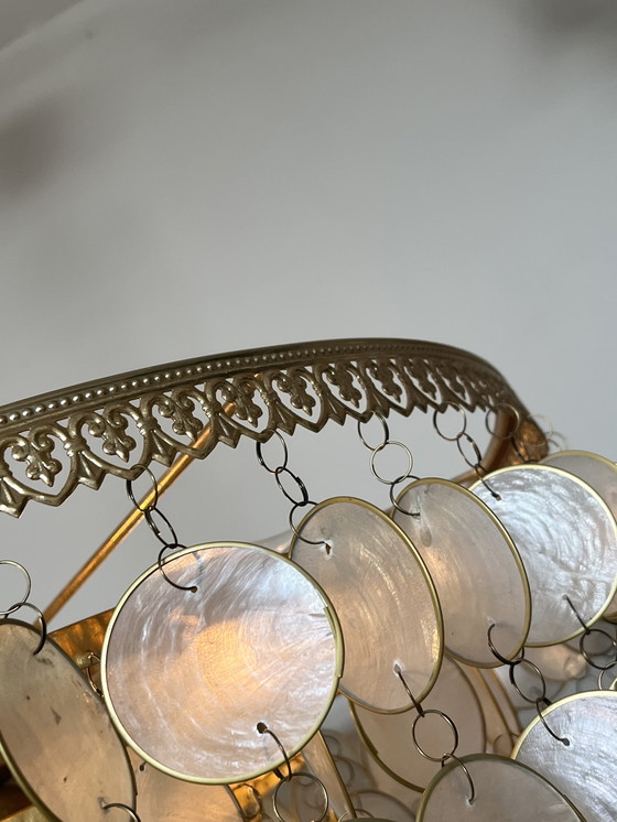 Image 1 of Lampe pendante vintage 60's en forme de coquillage, cadre en laiton
