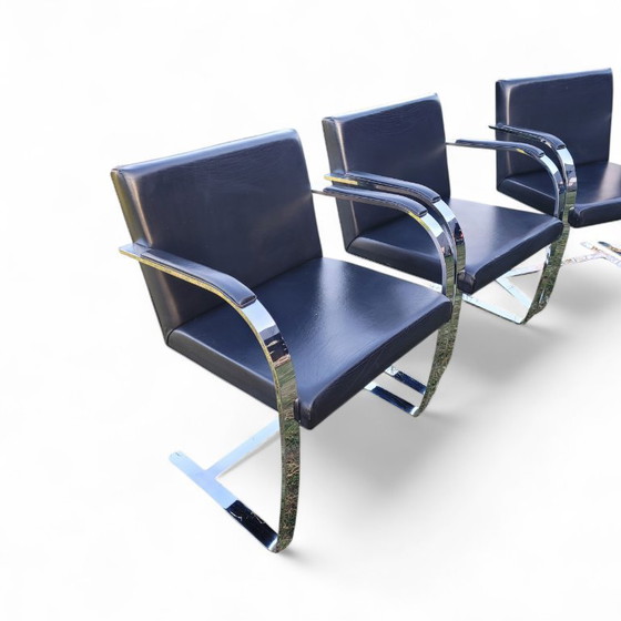 Image 1 of 6 sillas de cuero con diseño Brno, atribuidas a Mies van der Rohe.