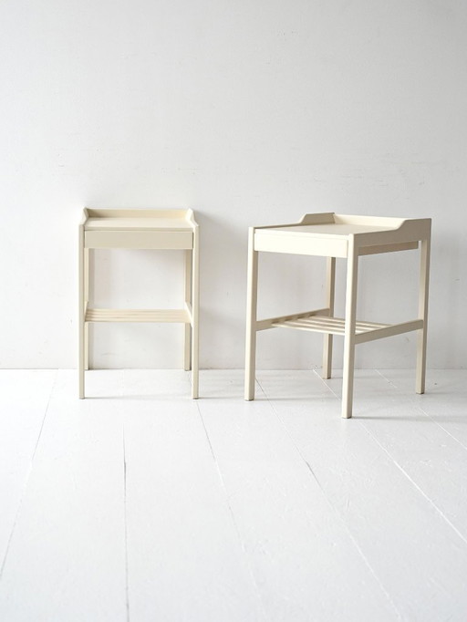 Coppia di comodini scandinavi bianchi degli anni '50