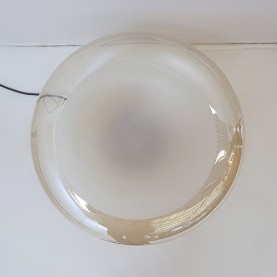 Image 1 of Lámpara de mesa con forma de seta, con base de mármol y pantalla de cristal opalino.