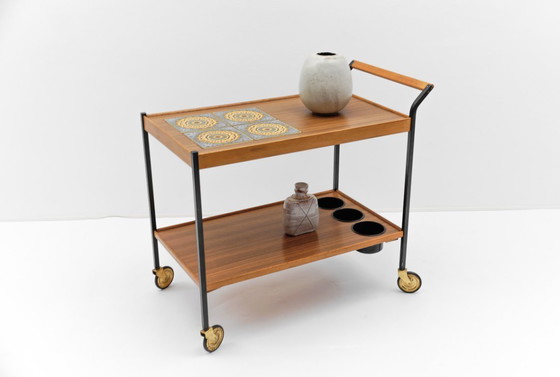 Image 1 of Vintage serveerwagen van walnoothout en keramiek, jaren 60