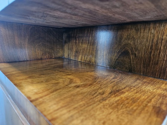 Image 1 of Mesitas de noche Art Déco lineales y geométricas en nogal