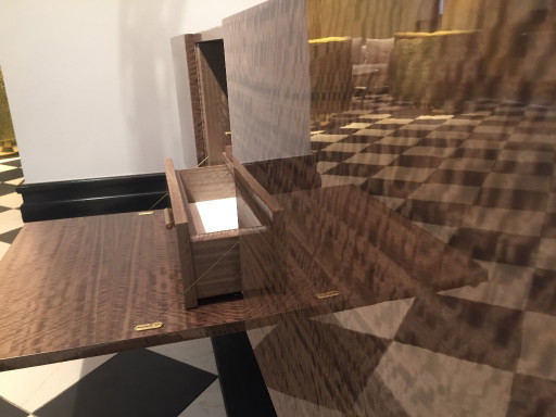 Aparador LAUREN de Ana Roque | Eucalipto exótico de alto brillo | Detalles dorados | Hecho a mano
