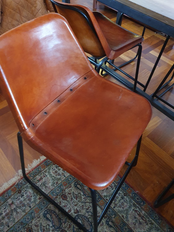 Image 1 of Industriële eettafel en stoelen / bartafel en barkrukken