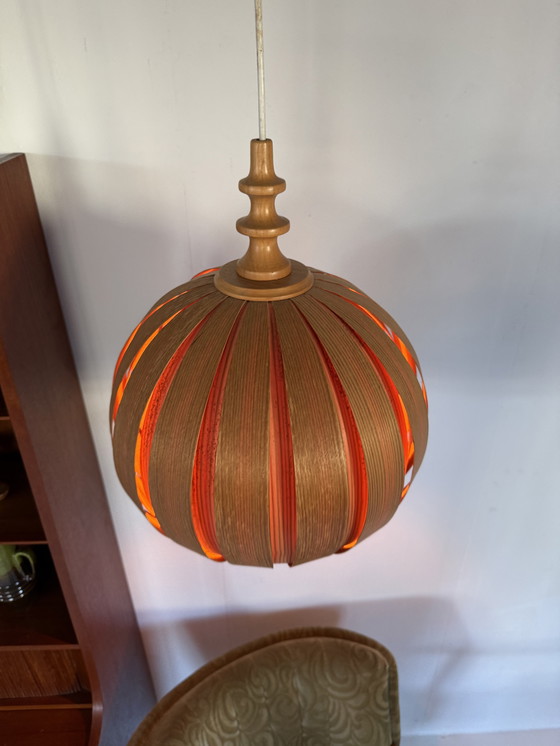 Image 1 of Lampada a sospensione vintage in legno a doghe anni '60