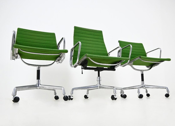 Sedie da ufficio di Charles & Ray Eames per Herman Miller, anni '70, set di 3, Tessile, Alluminio, Verde (foto 8 di 11)