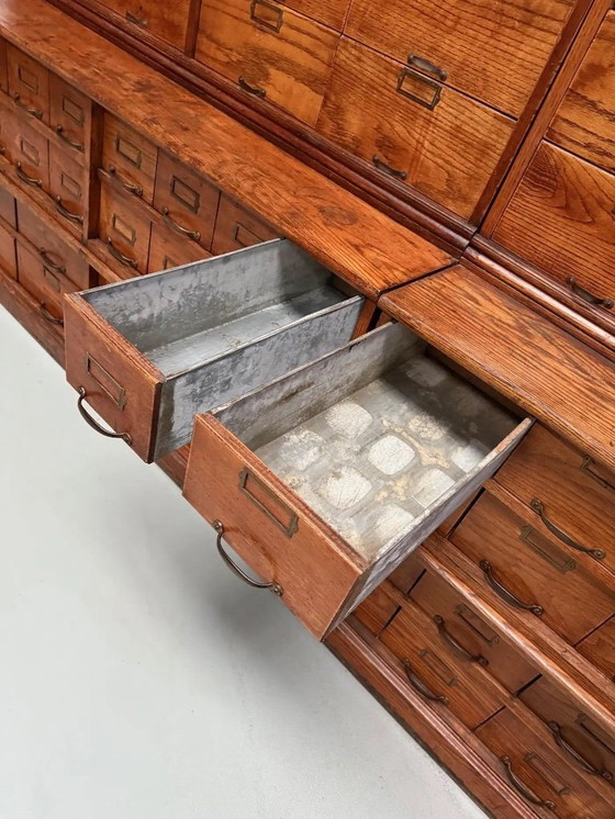 Image 1 of Sehr großer antiker amerikanischer Eichenholzschrank / Apothekerschrank, ca. 1900