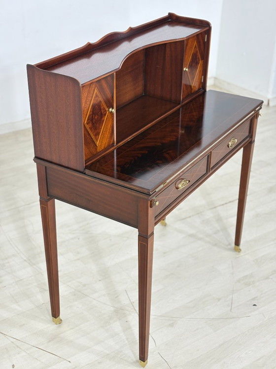 Secrétaire élégant de style Sheraton ancien avec plateau en cuir / Bureau des années 1960 / Secrétaire style (photo 7 of 17)
