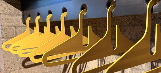 Image 1 of 9 kledinghangers van Ingo Maurer