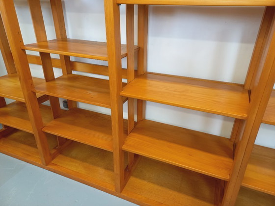 Image 1 of Grote modulaire boekenkast in 6 secties met 30 vintage grenenhouten planken uit de jaren 70 en 80.
