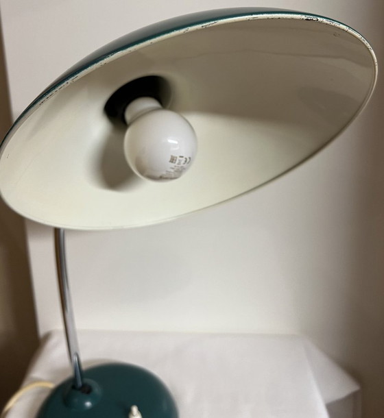Verstellbare Schreibtischlampe Kaiser Idell Modell 6786 „Hexenhut“ Tischleuchte – Seegrün/Petrol (1950er) (photo 9 of 10)