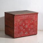 Baule cinese antico dipinto in legno di pino – Dongbei, circa 1930 – Armadi contenitori (photo 8 of 40)