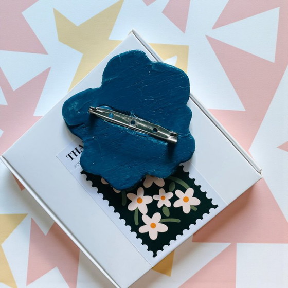 Image 1 of Spilla a mano in legno stile fiore Marimekko