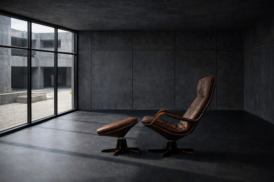 Image 1 of Vintage Mid-Century Danish Modern Brown Leather Adjustable Easy Chair & Ottoman Set from Berg Furniture, 1970s, Set of 2