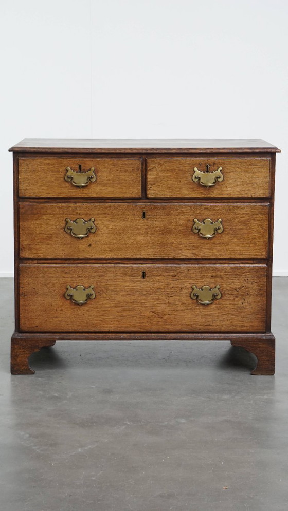Image 1 of Commode ancienne en chêne anglais du XVIIIe siècle