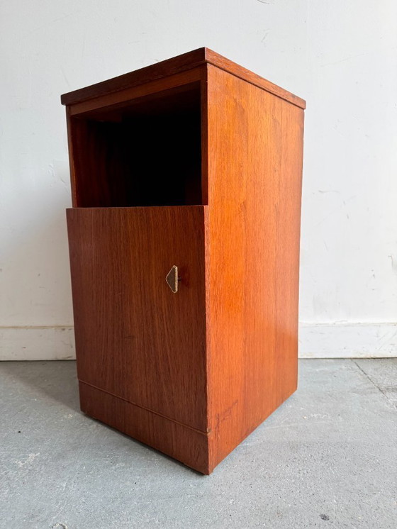 Image 1 of Comodino vintage con mobiletto