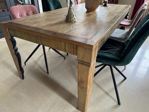 Image 1 of Kare design table