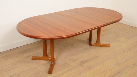 Vintage Extendable Round Dining Table | Dyrlund | Solid Teak | Danish | – Wood (photo 3 of 11)