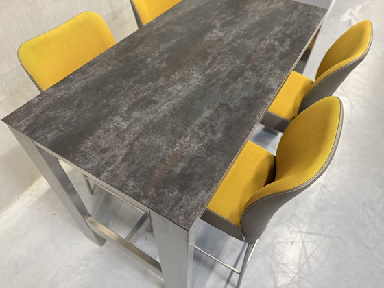 Image 1 of Bert Plantagie Edge Bartafel + 4 Mambo barstoelen 