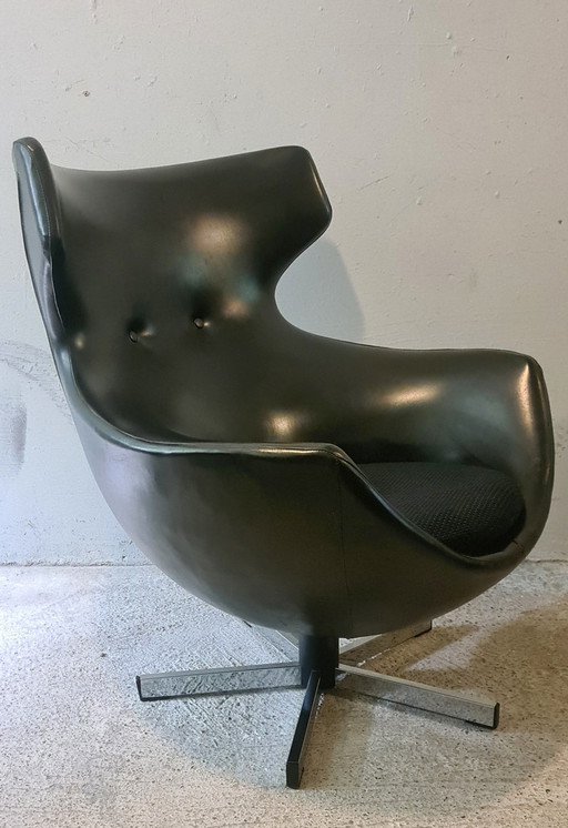 Vintage, design Egg Chair,. Pierre Guariche for Meurop