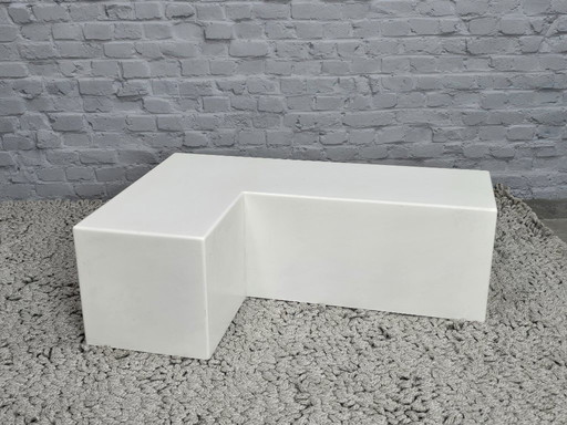 Tavolino laterale a forma di L con rotelle, design italiano di metà secolo, stile Space Age, Italia, anni '80