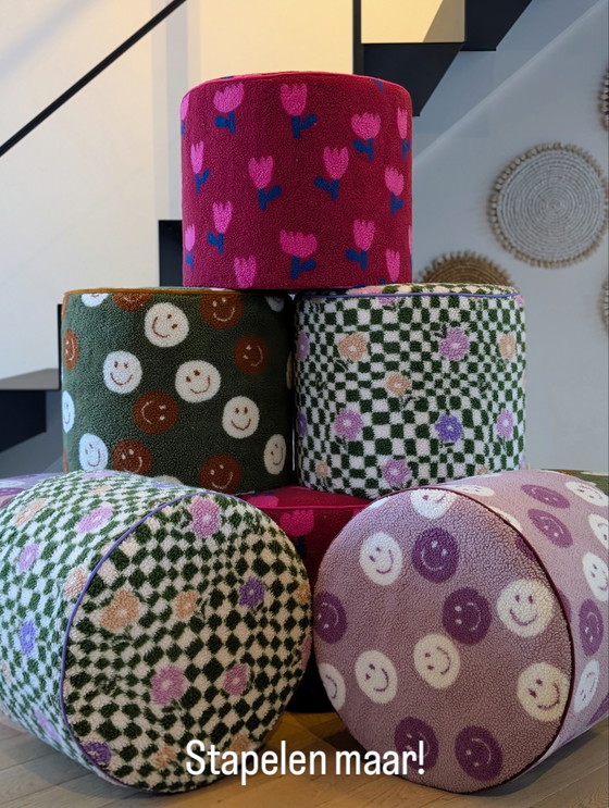 Image 1 of Pouf unico fatto a mano