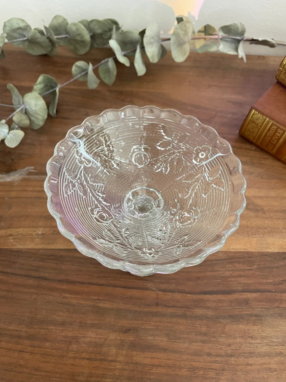 Hübsche Schale aus geformtem Glas auf Fuß – Schalen (photo 2 of 2)