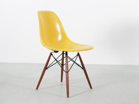 Set van 4 DSW Charles Eames stoelen - Gele glasvezel Herman Miller editie – Eetkamerstoelen, Fiberglass (photo 8 of 18)
