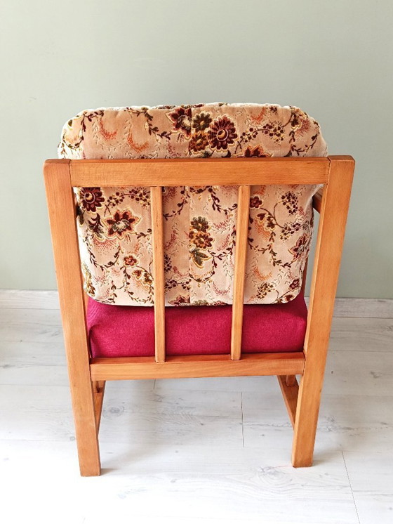 Image 1 of Fauteuil en bois massif et repose-pieds vintage