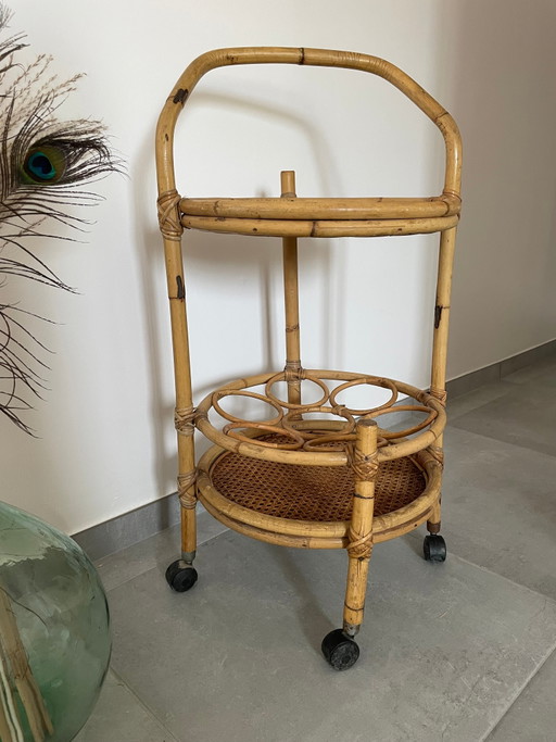 Rattan Minibar auf Rollen