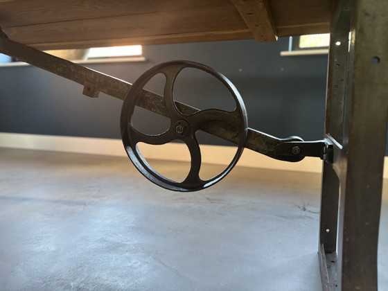 Image 1 of Table de salle à manger industrielle unique