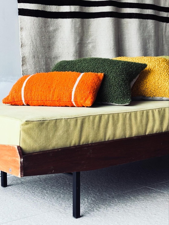 Image 1 of Divano letto vintage in legno – nuovo cuscino imbottito verde – design moderno anni '60