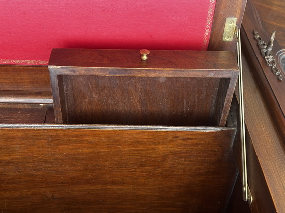 Image 1 of Scrivania in legno di ciliegio in stile Luigi XV - produzione del XX secolo