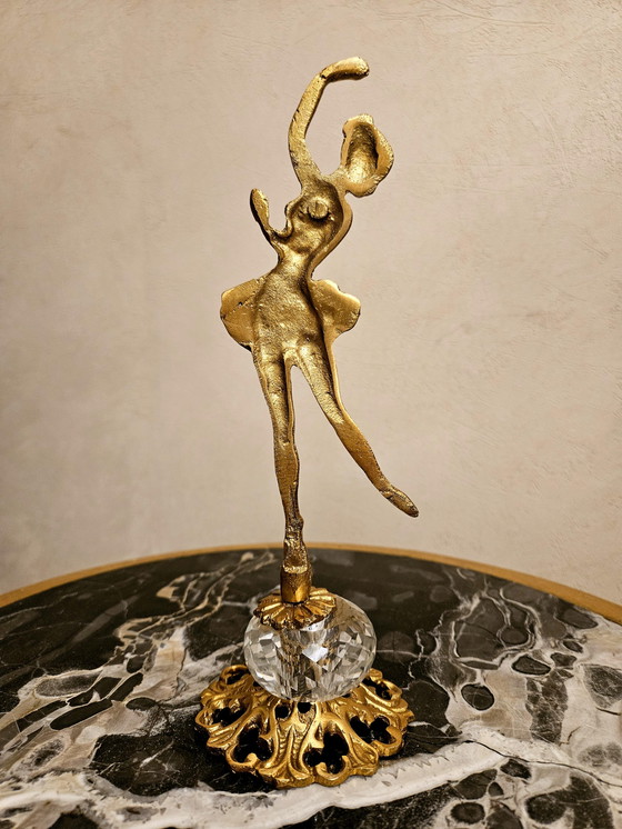 Image 1 of Statuette danzanti dorate - Set di 3 | Ottone e cristallo | Sculture di ballerine vintage di Saraya Abden