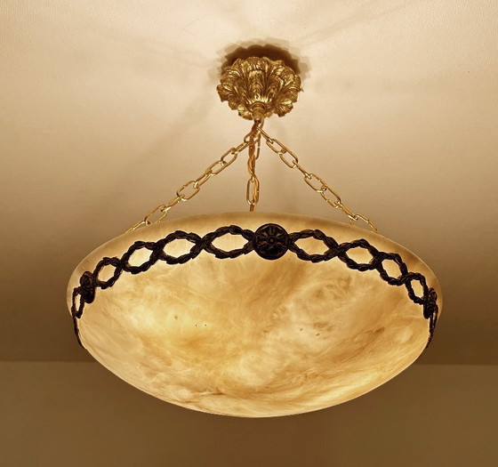 Image 1 of Lampada a sospensione in alabastro e bronzo in stile Art Déco francese