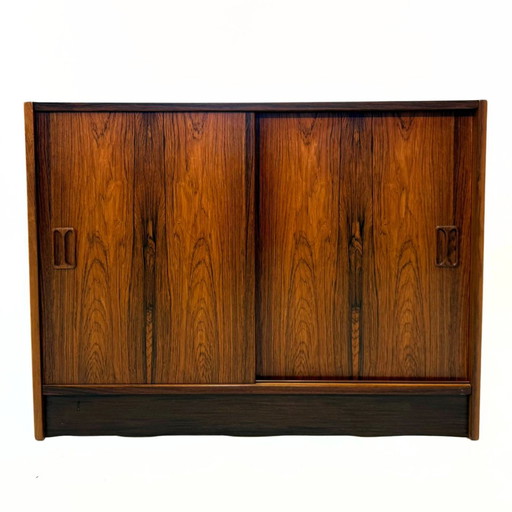 Armoire danoise vintage du milieu du siècle en bois de rose avec portes coulissantes